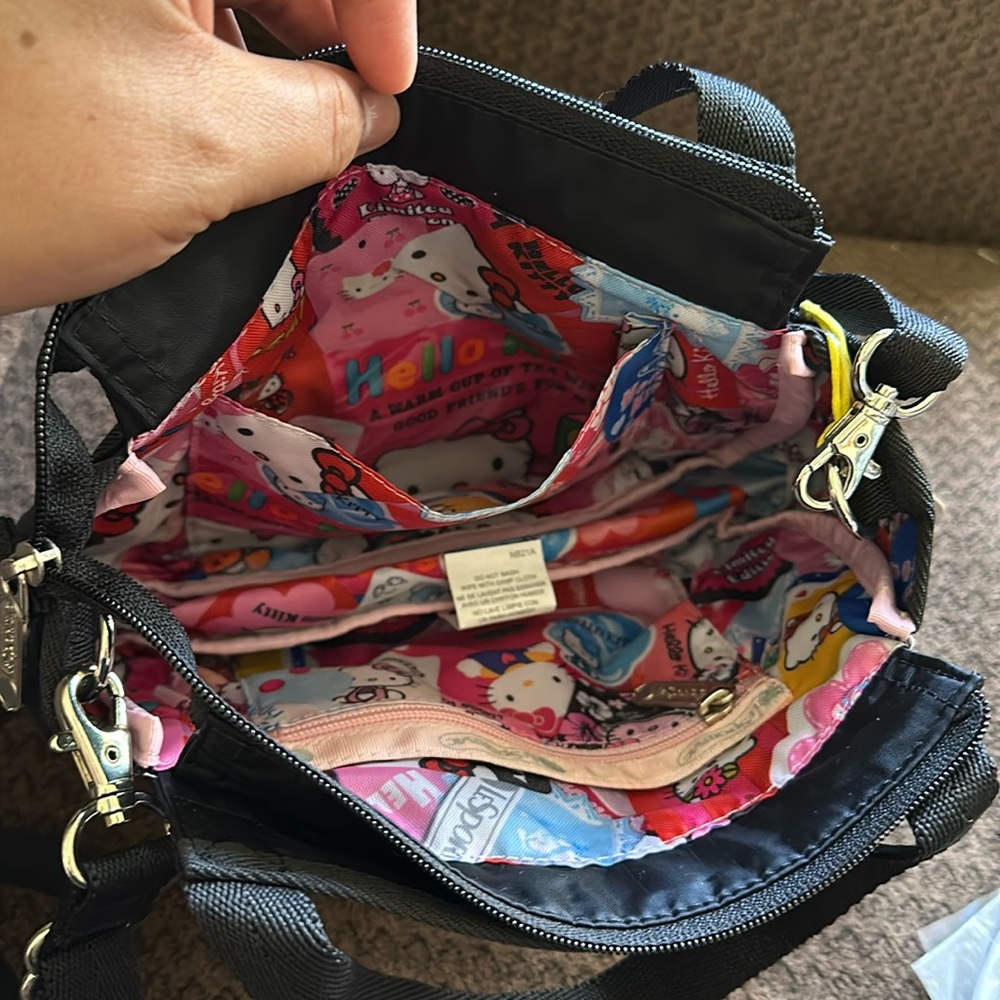 Lesportsac x Hello Kitty Small Jenni Crossbody - Picture 3 of 5